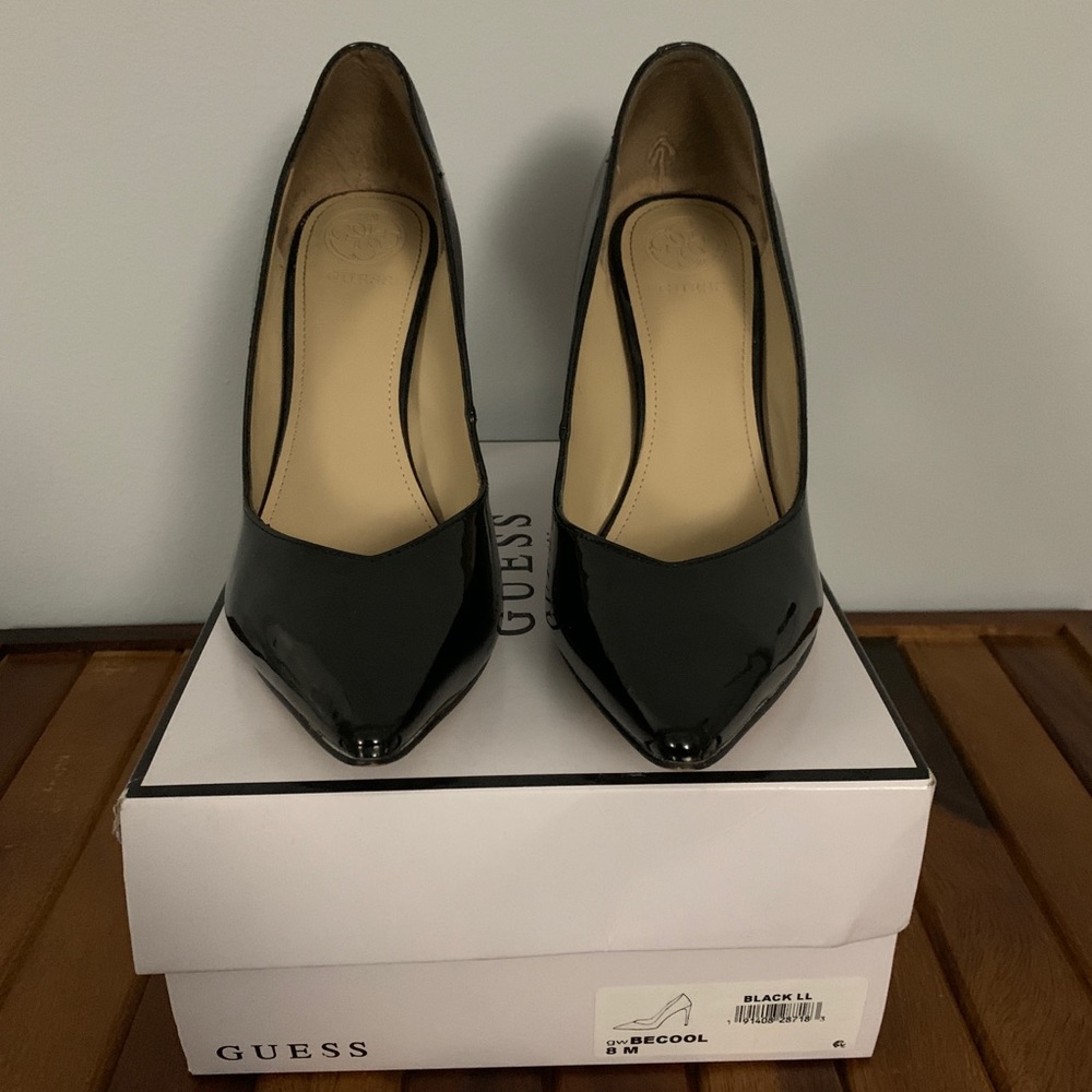 Black Guess Pumps